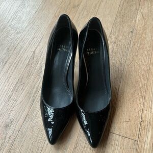 Stuart Weitzman Black Patent Leather Pumps in size 5.5